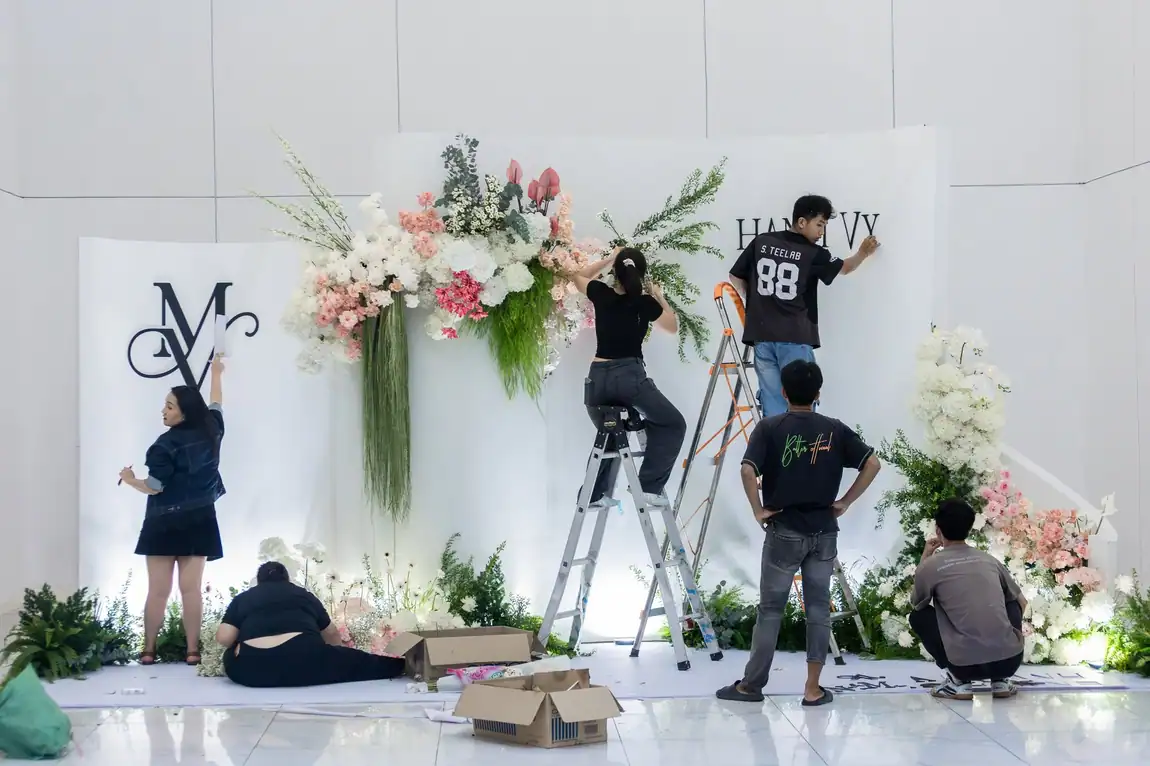 The Luvia team building the backdrop